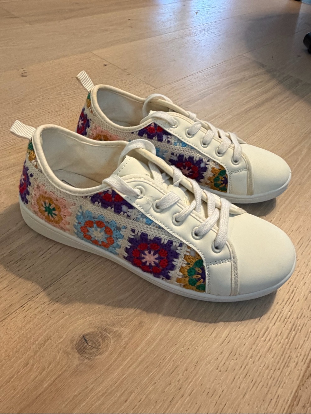 Dirty Laundry White Sneakers with Boho Multicolor Crochet Panels Lace Up 8.5